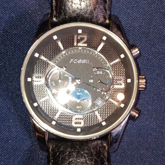 Fossil men's watch.  Genuine leather strap.  Black/silver face - Picture 2 of 5